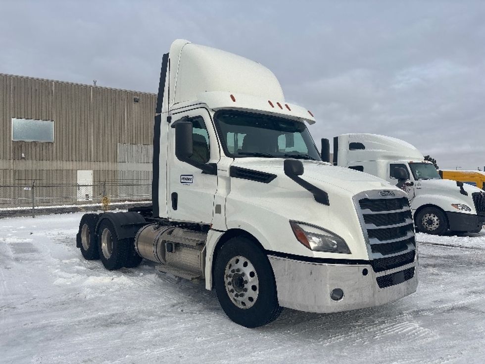 Day Cab Tractor-Heavy Duty Tractors-Freightliner-2020-T12664ST-Mississauga-ON-538,980\n\t\tkm-$ 64,500 - Image 1