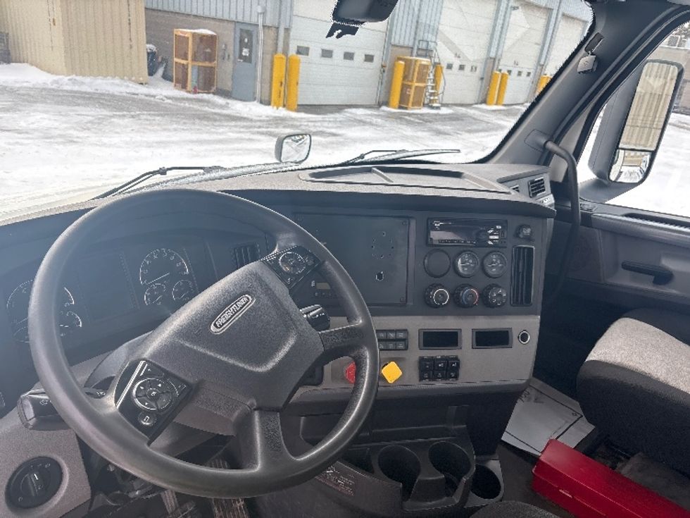 Day Cab Tractor-Heavy Duty Tractors-Freightliner-2020-T12664ST-Mississauga-ON-538,980\n\t\tkm-$ 64,500 - Image 10