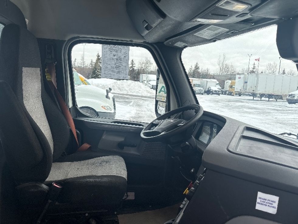 Day Cab Tractor-Heavy Duty Tractors-Freightliner-2020-T12664ST-Mississauga-ON-538,980\n\t\tkm-$ 64,500 - Image 14