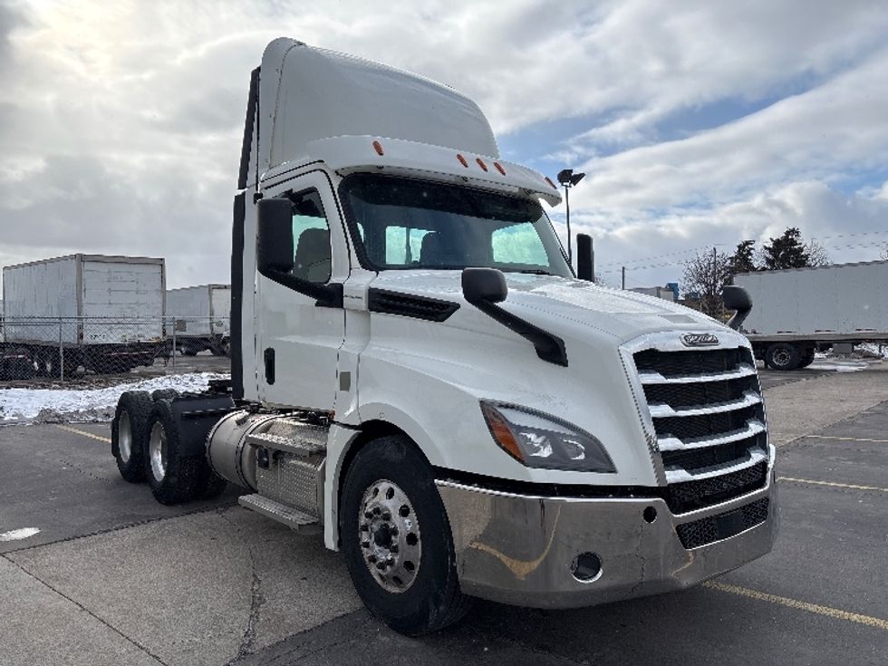 Day Cab Tractor-Heavy Duty Tractors-Freightliner-2020-T12664ST-Mississauga-ON-543,173\n\t\tkm-$ 61,500 - Image 1