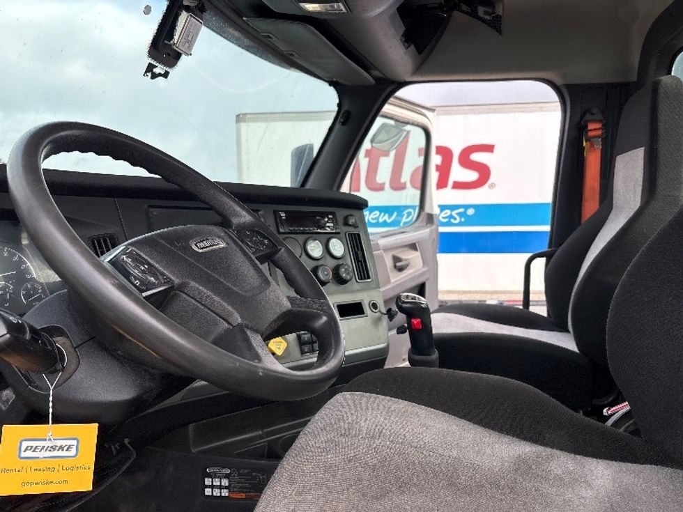 Day Cab Tractor-Heavy Duty Tractors-Freightliner-2020-T12664ST-Mississauga-ON-543,173\n\t\tkm-$ 61,500 - Image 10