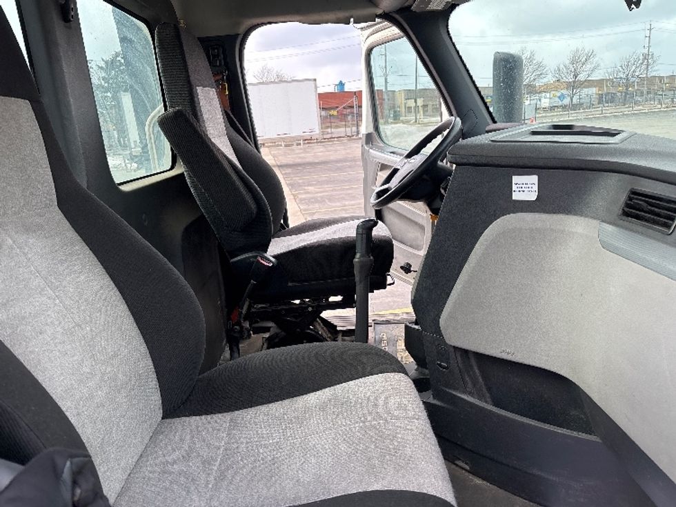 Day Cab Tractor-Heavy Duty Tractors-Freightliner-2020-T12664ST-Mississauga-ON-543,173\n\t\tkm-$ 61,500 - Image 14