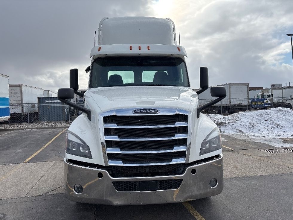 Day Cab Tractor-Heavy Duty Tractors-Freightliner-2020-T12664ST-Mississauga-ON-543,173\n\t\tkm-$ 61,500 - Image 2
