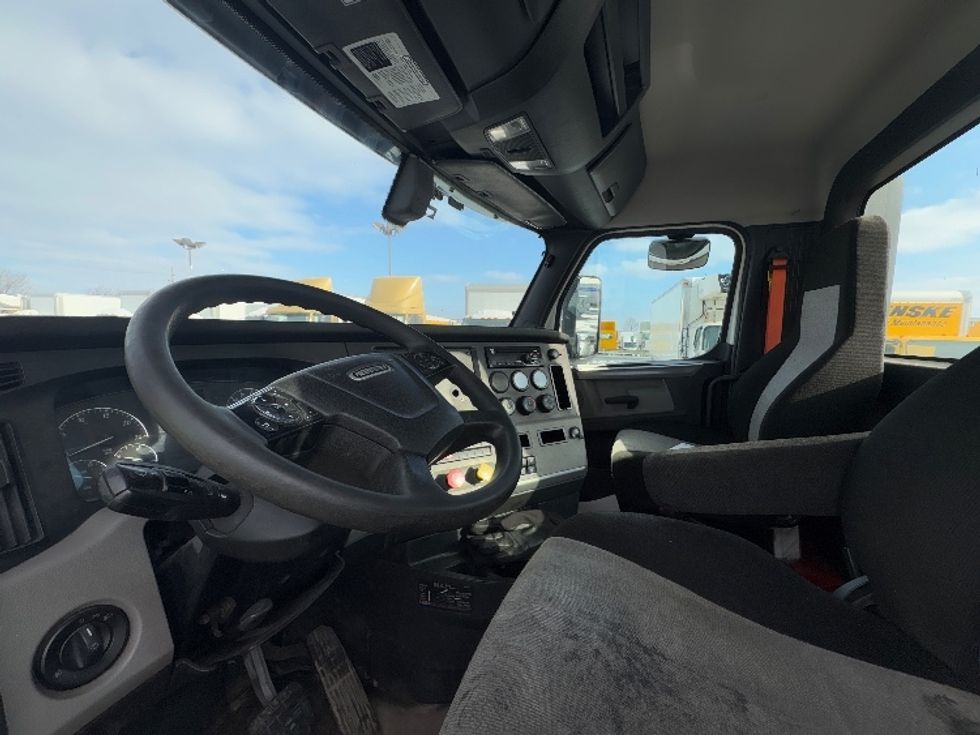Day Cab Tractor-Heavy Duty Tractors-Freightliner-2020-T12664ST-Mississauga-ON-548,471\n\t\tkm-$ 64,000 - Image 10