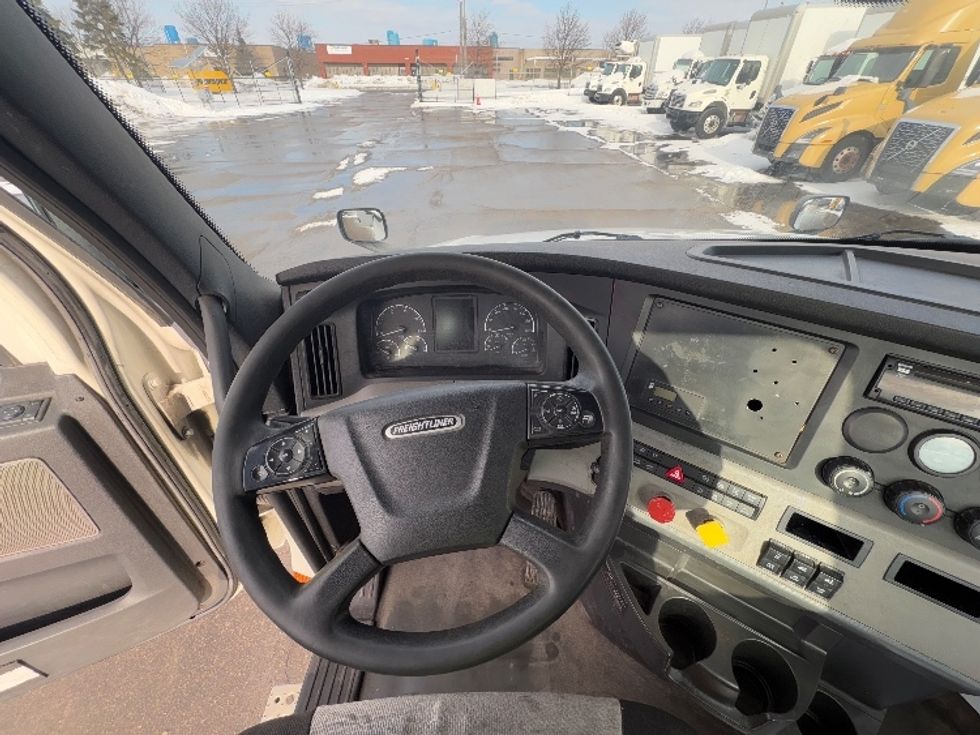 Day Cab Tractor-Heavy Duty Tractors-Freightliner-2020-T12664ST-Mississauga-ON-548,471\n\t\tkm-$ 64,000 - Image 11