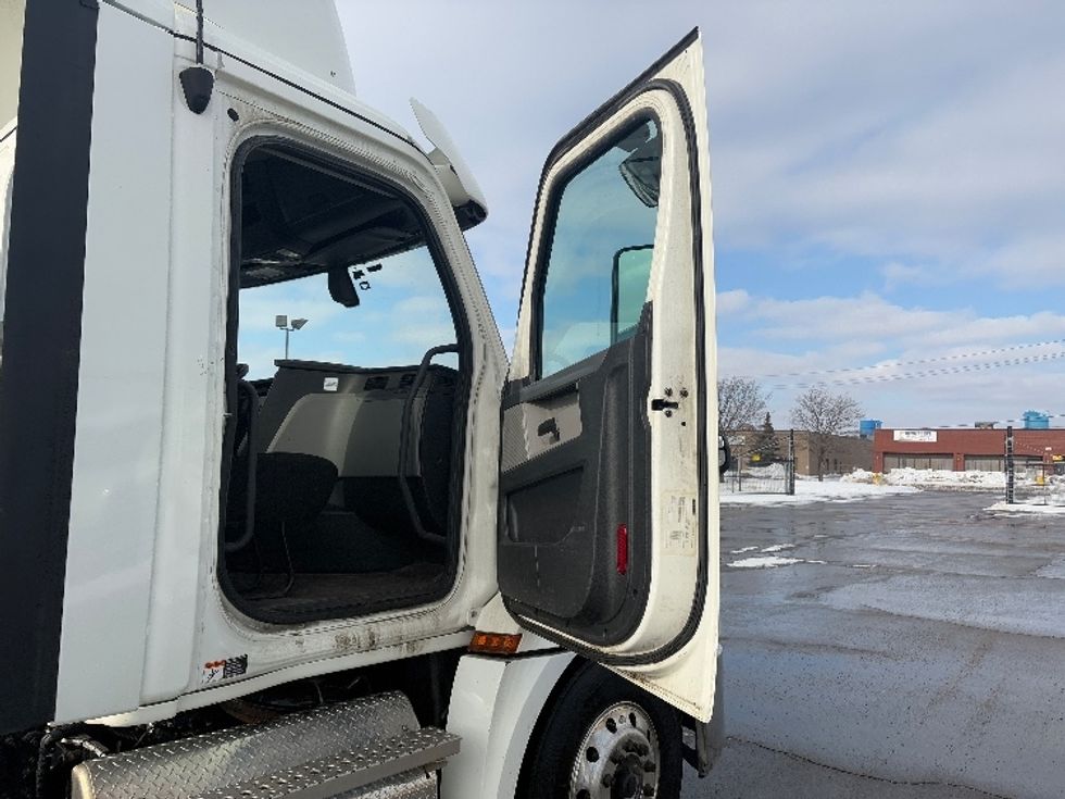 Day Cab Tractor-Heavy Duty Tractors-Freightliner-2020-T12664ST-Mississauga-ON-548,471\n\t\tkm-$ 64,000 - Image 12