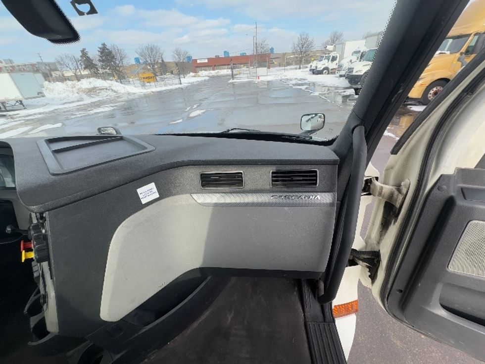 Day Cab Tractor-Heavy Duty Tractors-Freightliner-2020-T12664ST-Mississauga-ON-548,471\n\t\tkm-$ 64,000 - Image 13