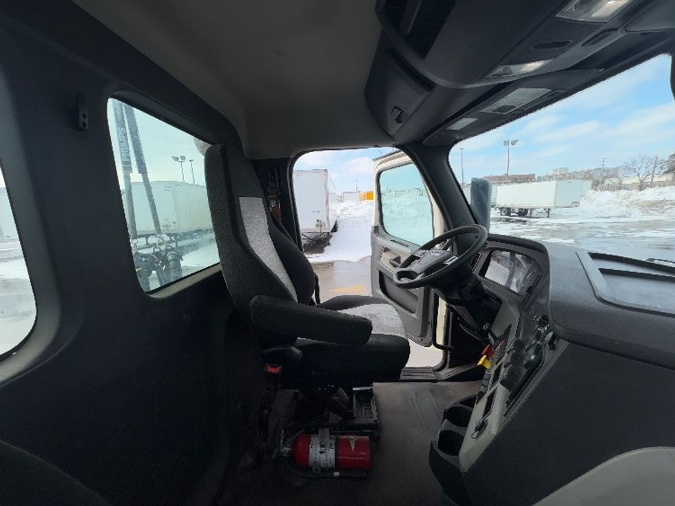 Day Cab Tractor-Heavy Duty Tractors-Freightliner-2020-T12664ST-Mississauga-ON-548,471\n\t\tkm-$ 64,000 - Image 14