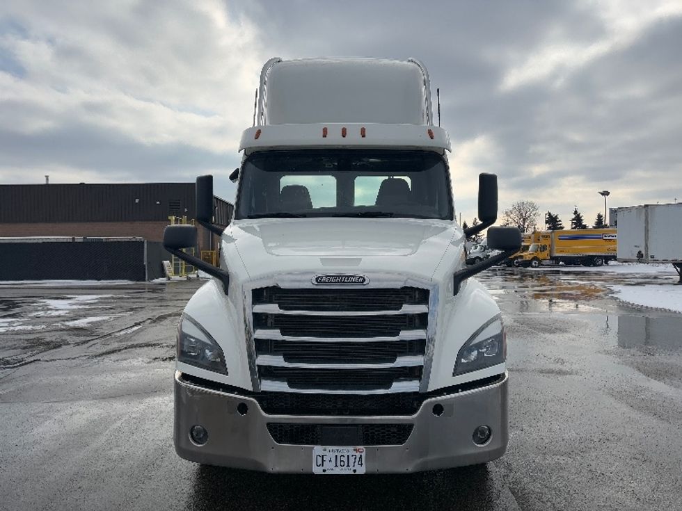 Day Cab Tractor-Heavy Duty Tractors-Freightliner-2020-T12664ST-Mississauga-ON-548,471\n\t\tkm-$ 64,000 - Image 2