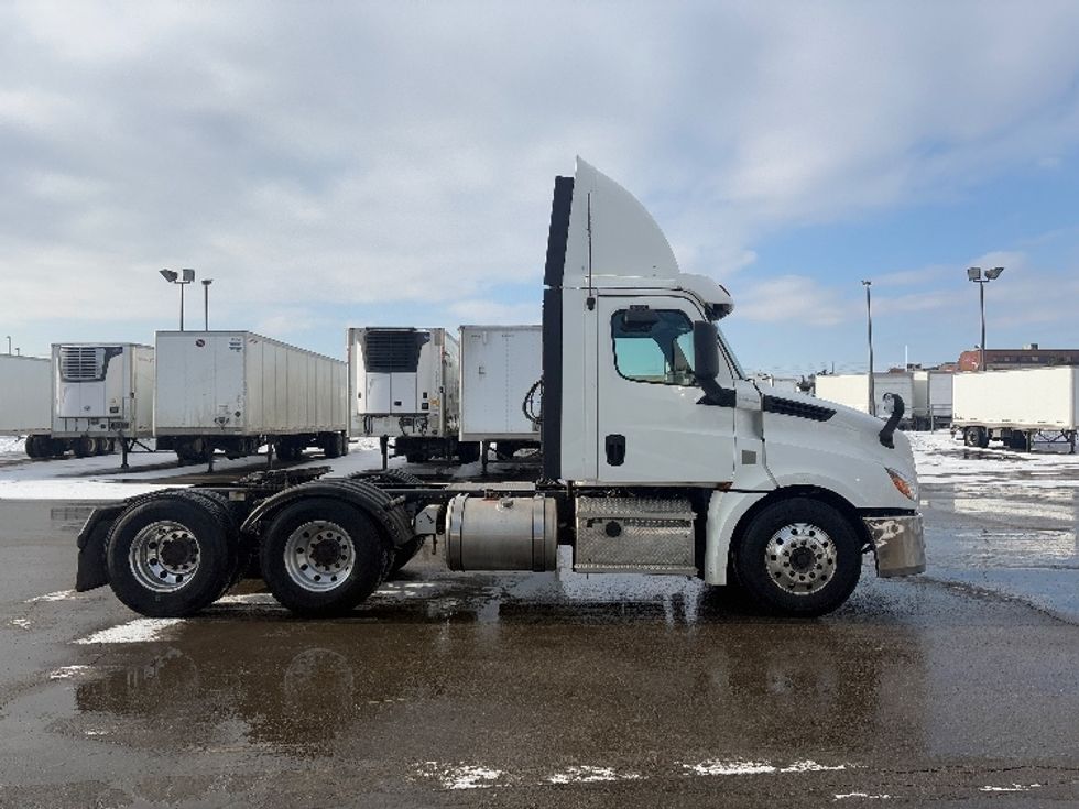 Day Cab Tractor-Heavy Duty Tractors-Freightliner-2020-T12664ST-Mississauga-ON-548,471\n\t\tkm-$ 64,000 - Image 8