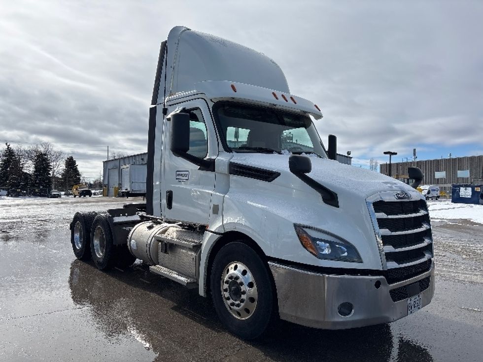 Day Cab Tractor-Heavy Duty Tractors-Freightliner-2020-T12664ST-Mississauga-ON-555,846\n\t\tkm-$ 63,750 - Image 1
