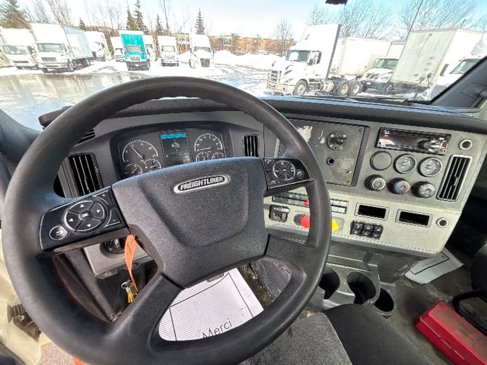 Day Cab Tractor-Heavy Duty Tractors-Freightliner-2020-T12664ST-Mississauga-ON-555,846\n\t\tkm-$ 63,750 - Image 11