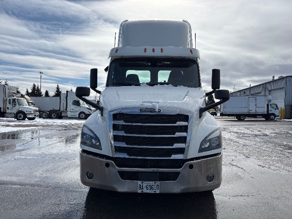 Day Cab Tractor-Heavy Duty Tractors-Freightliner-2020-T12664ST-Mississauga-ON-555,846\n\t\tkm-$ 63,750 - Image 2
