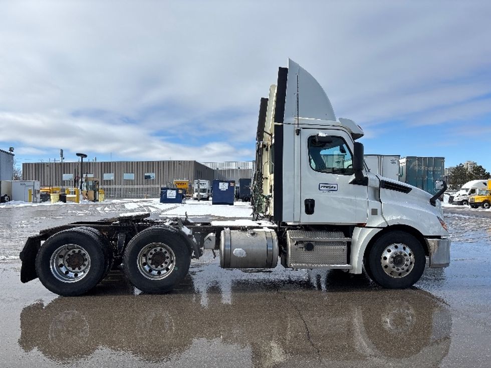 Day Cab Tractor-Heavy Duty Tractors-Freightliner-2020-T12664ST-Mississauga-ON-555,846\n\t\tkm-$ 63,750 - Image 8