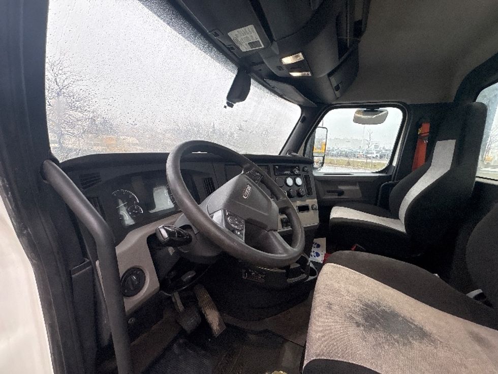 Day Cab Tractor-Heavy Duty Tractors-Freightliner-2020-T12664ST-Mississauga-ON-573,448\n\t\tkm-$ 63,000 - Image 10