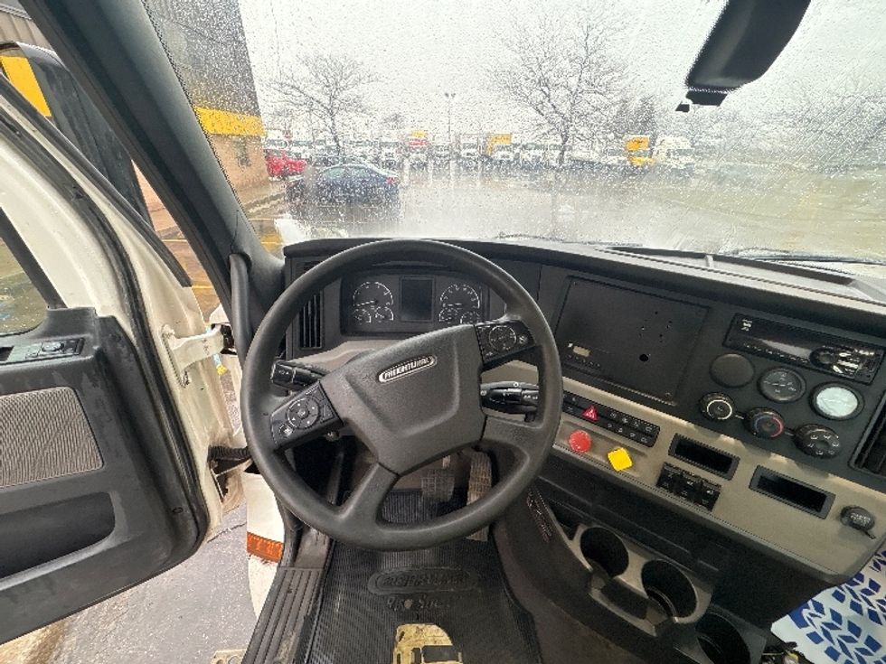 Day Cab Tractor-Heavy Duty Tractors-Freightliner-2020-T12664ST-Mississauga-ON-573,448\n\t\tkm-$ 63,000 - Image 11