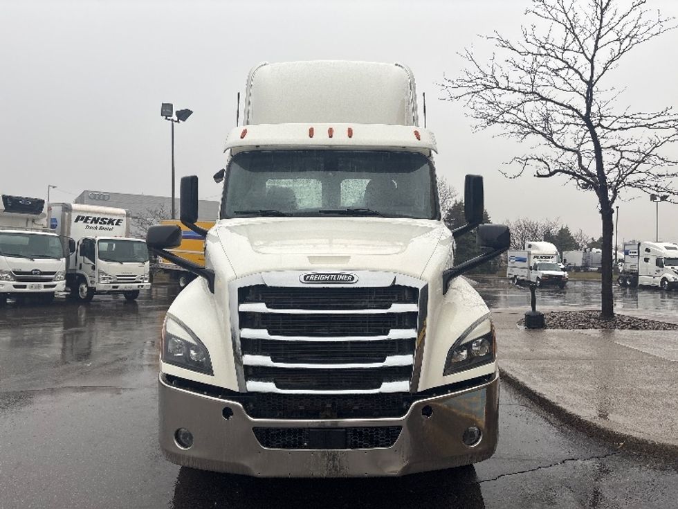 Day Cab Tractor-Heavy Duty Tractors-Freightliner-2020-T12664ST-Mississauga-ON-573,448\n\t\tkm-$ 63,000 - Image 2