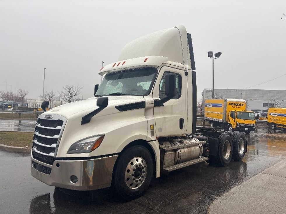 Day Cab Tractor-Heavy Duty Tractors-Freightliner-2020-T12664ST-Mississauga-ON-573,448\n\t\tkm-$ 63,000 - Image 3
