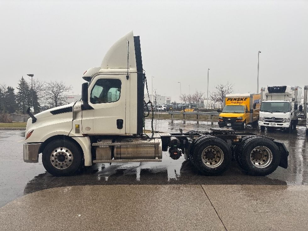 Day Cab Tractor-Heavy Duty Tractors-Freightliner-2020-T12664ST-Mississauga-ON-573,448\n\t\tkm-$ 63,000 - Image 4