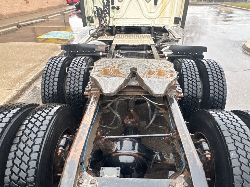 Day Cab Tractor-Heavy Duty Tractors-Freightliner-2020-T12664ST-Mississauga-ON-573,448\n\t\tkm-$ 63,000 - Image 6