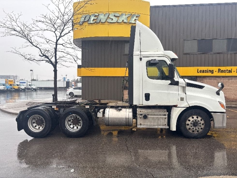 Day Cab Tractor-Heavy Duty Tractors-Freightliner-2020-T12664ST-Mississauga-ON-573,448\n\t\tkm-$ 63,000 - Image 8