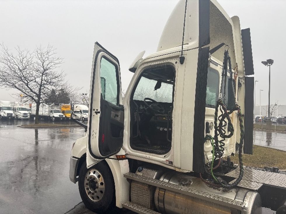 Day Cab Tractor-Heavy Duty Tractors-Freightliner-2020-T12664ST-Mississauga-ON-573,448\n\t\tkm-$ 63,000 - Image 9