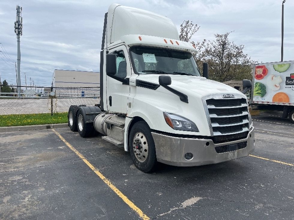 Day Cab Tractor-Heavy Duty Tractors-Freightliner-2020-T12664ST-Mississauga-ON-594,286\n\t\tkm-$ 63,000 - Image 1