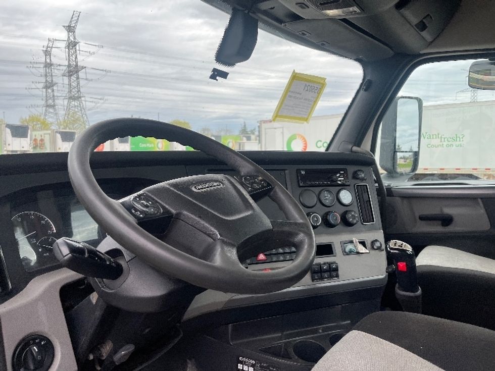 Day Cab Tractor-Heavy Duty Tractors-Freightliner-2020-T12664ST-Mississauga-ON-594,286\n\t\tkm-$ 63,000 - Image 10