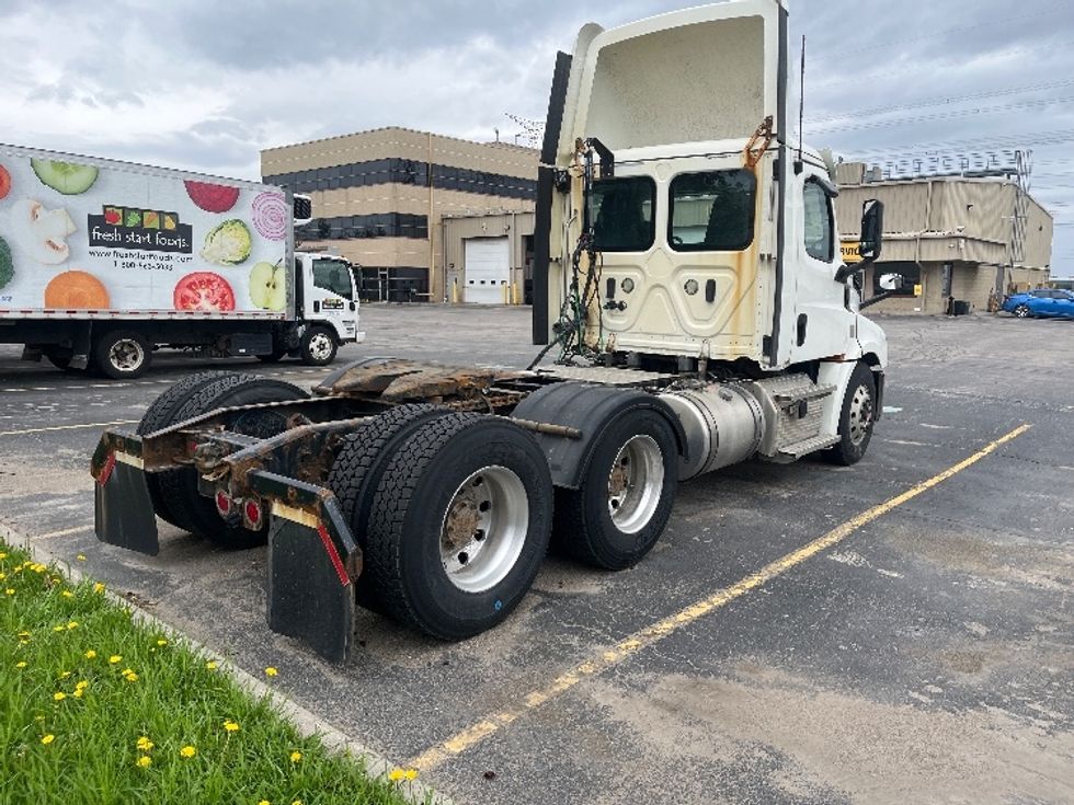 Day Cab Tractor-Heavy Duty Tractors-Freightliner-2020-T12664ST-Mississauga-ON-594,286\n\t\tkm-$ 63,000 - Image 7