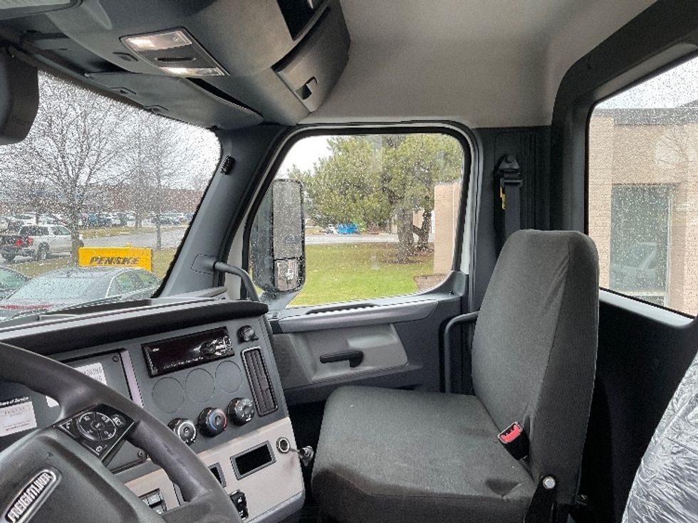 Day Cab Tractor-Heavy Duty Tractors-Freightliner-2020-T12664ST-Mississauga-ON-628,315\n\t\tkm-$ 62,000 - Image 10