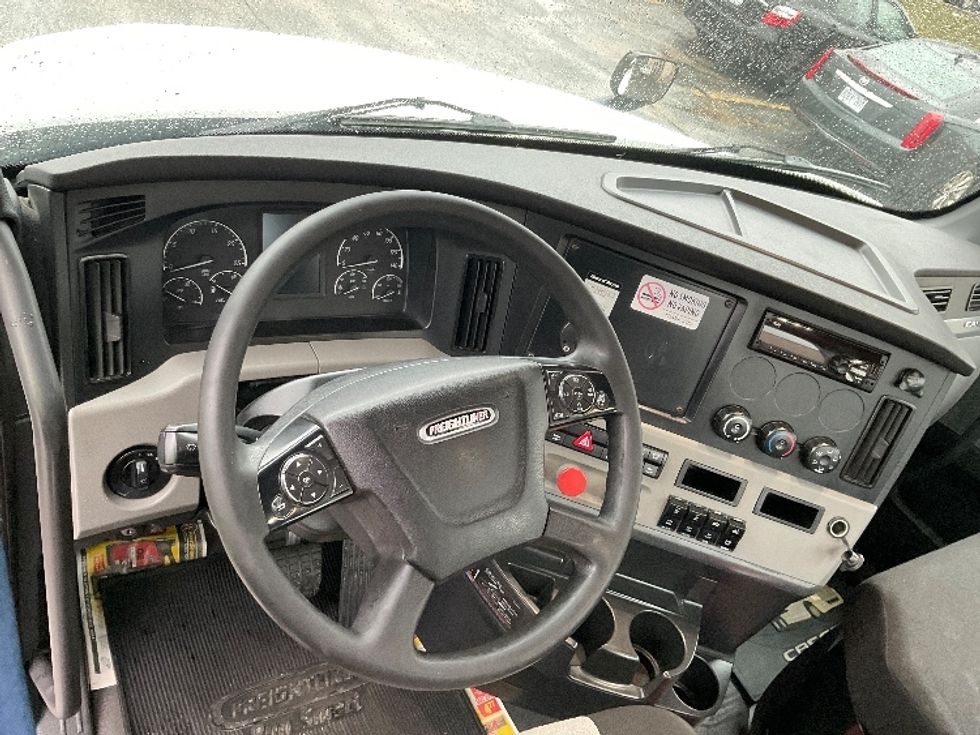 Day Cab Tractor-Heavy Duty Tractors-Freightliner-2020-T12664ST-Mississauga-ON-628,315\n\t\tkm-$ 62,000 - Image 11