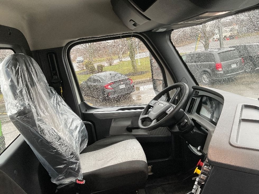 Day Cab Tractor-Heavy Duty Tractors-Freightliner-2020-T12664ST-Mississauga-ON-628,315\n\t\tkm-$ 62,000 - Image 14