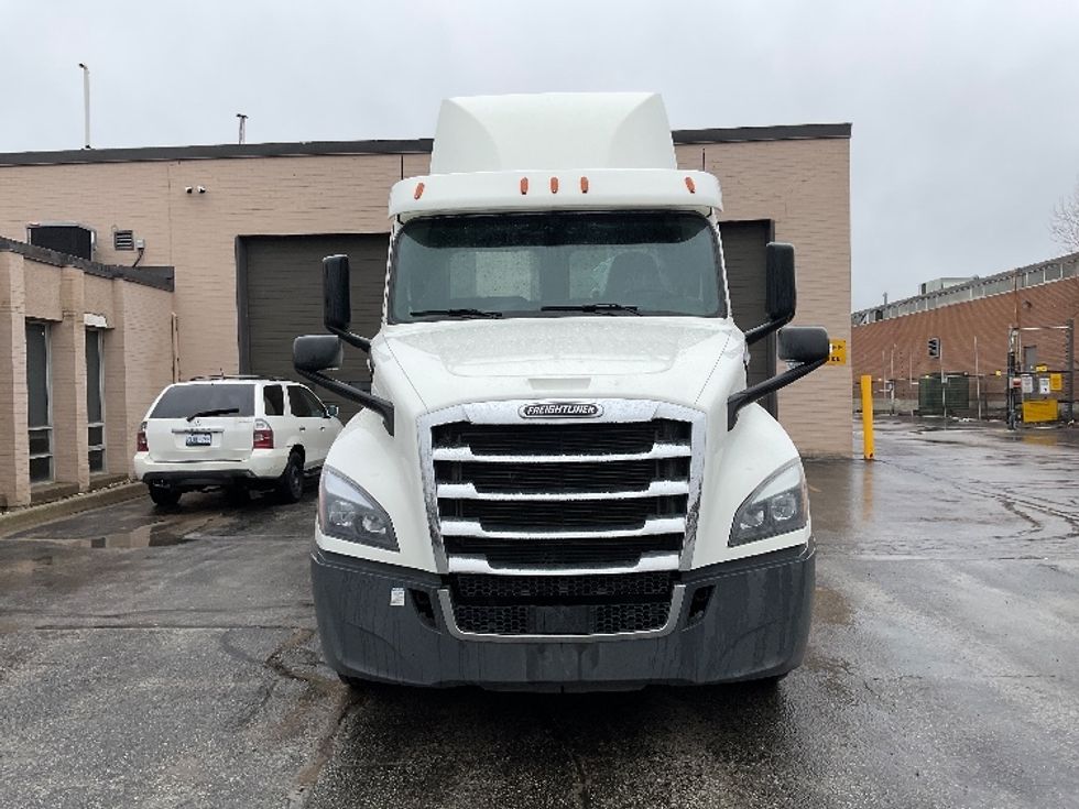 Day Cab Tractor-Heavy Duty Tractors-Freightliner-2020-T12664ST-Mississauga-ON-628,315\n\t\tkm-$ 62,000 - Image 2