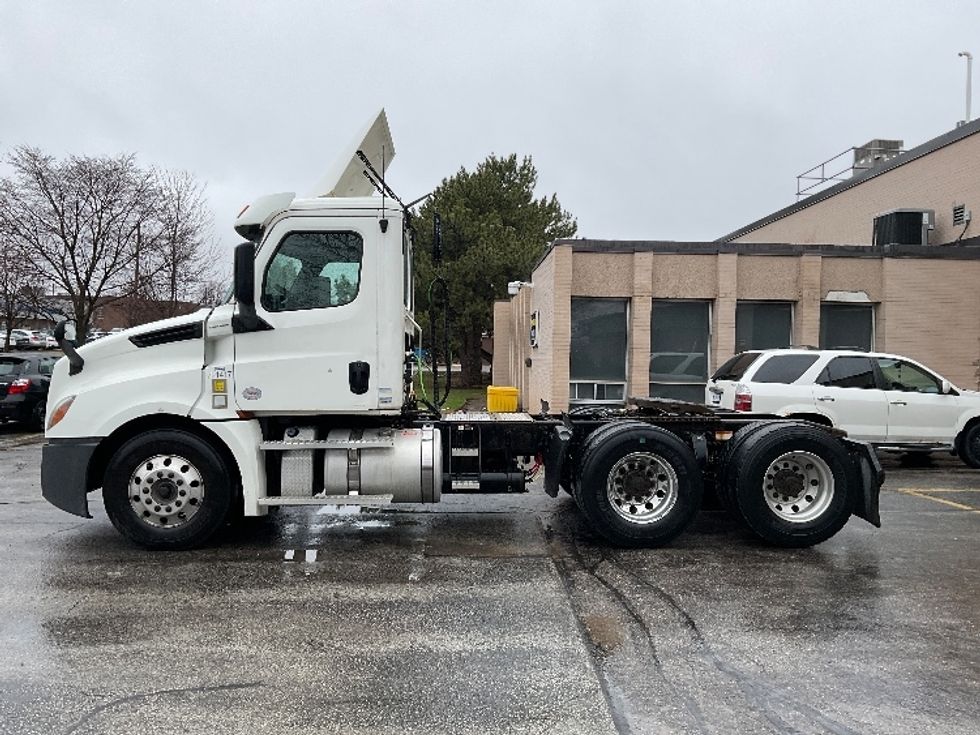 Day Cab Tractor-Heavy Duty Tractors-Freightliner-2020-T12664ST-Mississauga-ON-628,315\n\t\tkm-$ 62,000 - Image 4