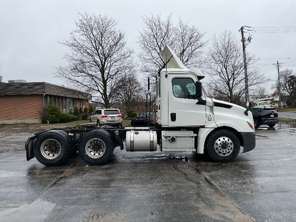 Day Cab Tractor-Heavy Duty Tractors-Freightliner-2020-T12664ST-Mississauga-ON-628,315\n\t\tkm-$ 62,000 - Image 8
