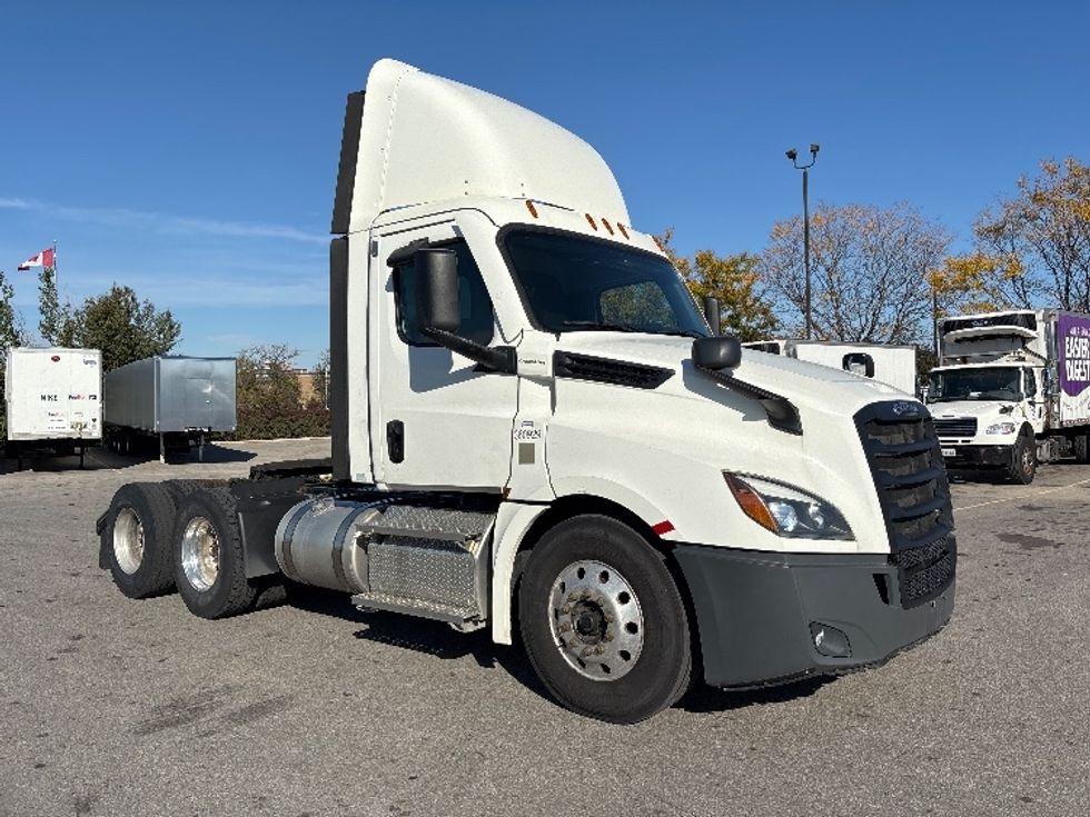 Day Cab Tractor-Heavy Duty Tractors-Freightliner-2020-T12664ST-Mississauga-ON-659,903\n\t\tkm-$ 67,500 - Image 1