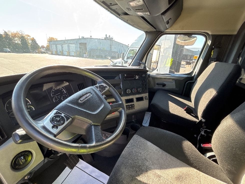 Day Cab Tractor-Heavy Duty Tractors-Freightliner-2020-T12664ST-Mississauga-ON-659,903\n\t\tkm-$ 67,500 - Image 10