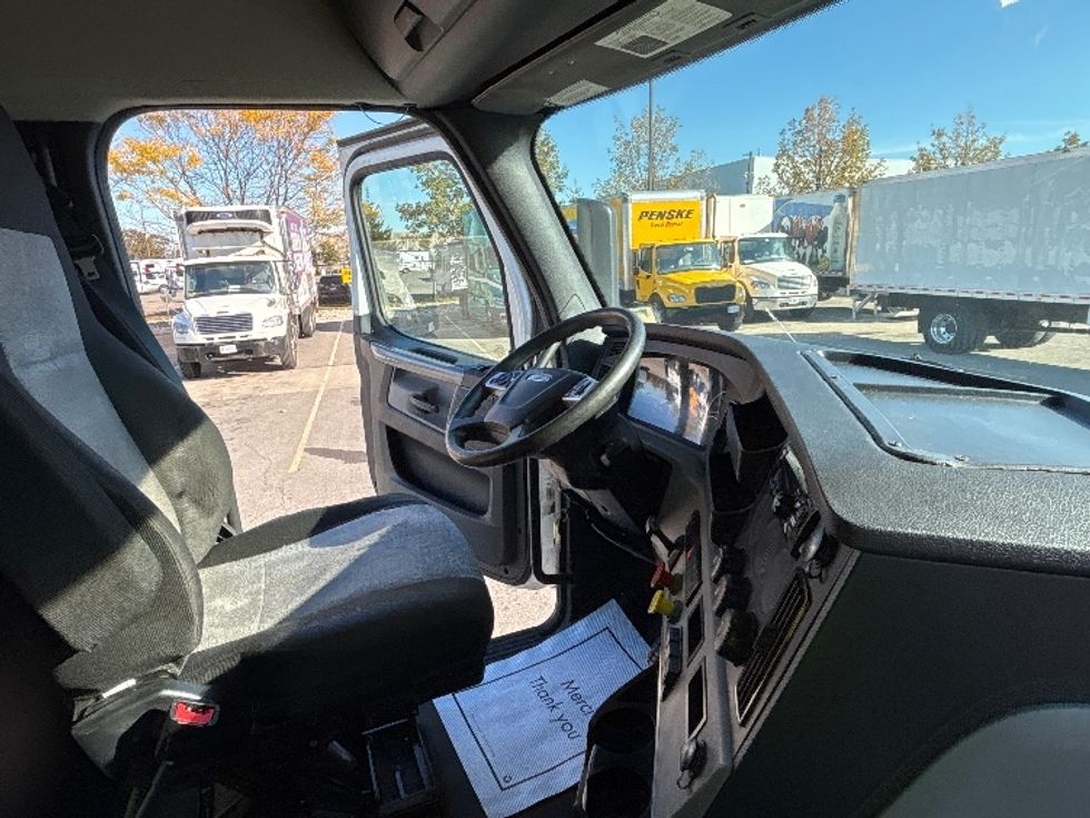 Day Cab Tractor-Heavy Duty Tractors-Freightliner-2020-T12664ST-Mississauga-ON-659,903\n\t\tkm-$ 67,500 - Image 14