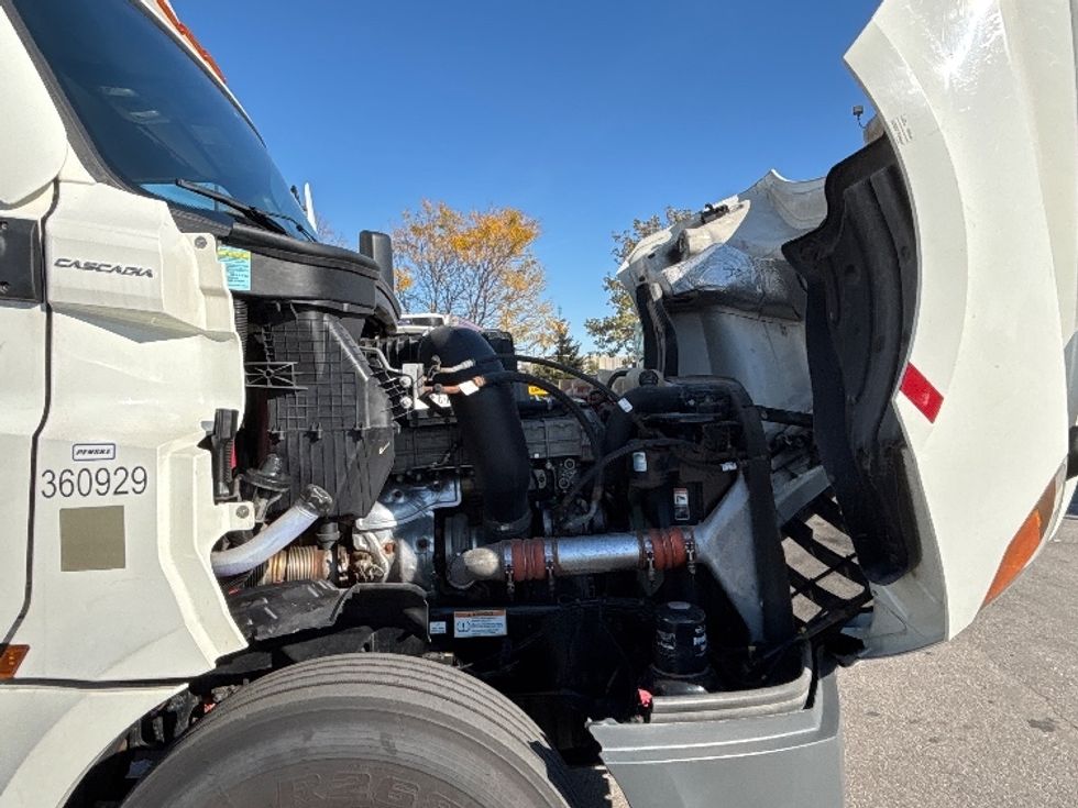 Day Cab Tractor-Heavy Duty Tractors-Freightliner-2020-T12664ST-Mississauga-ON-659,903\n\t\tkm-$ 67,500 - Image 15