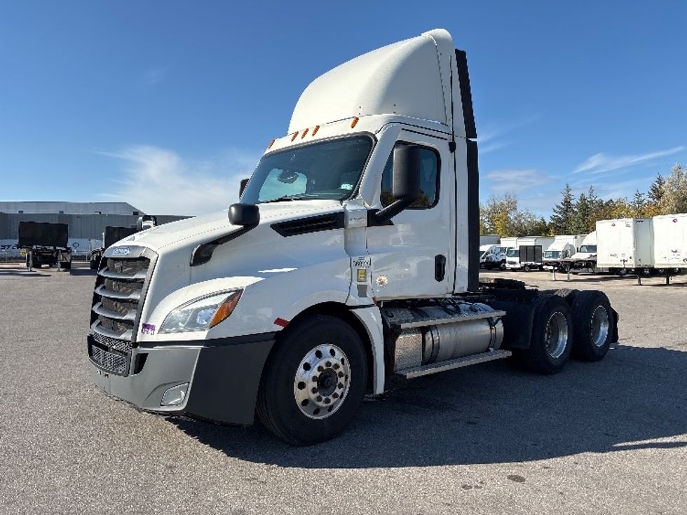 Day Cab Tractor-Heavy Duty Tractors-Freightliner-2020-T12664ST-Mississauga-ON-659,903\n\t\tkm-$ 67,500 - Image 3