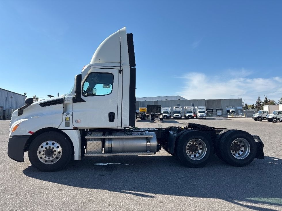 Day Cab Tractor-Heavy Duty Tractors-Freightliner-2020-T12664ST-Mississauga-ON-659,903\n\t\tkm-$ 67,500 - Image 4