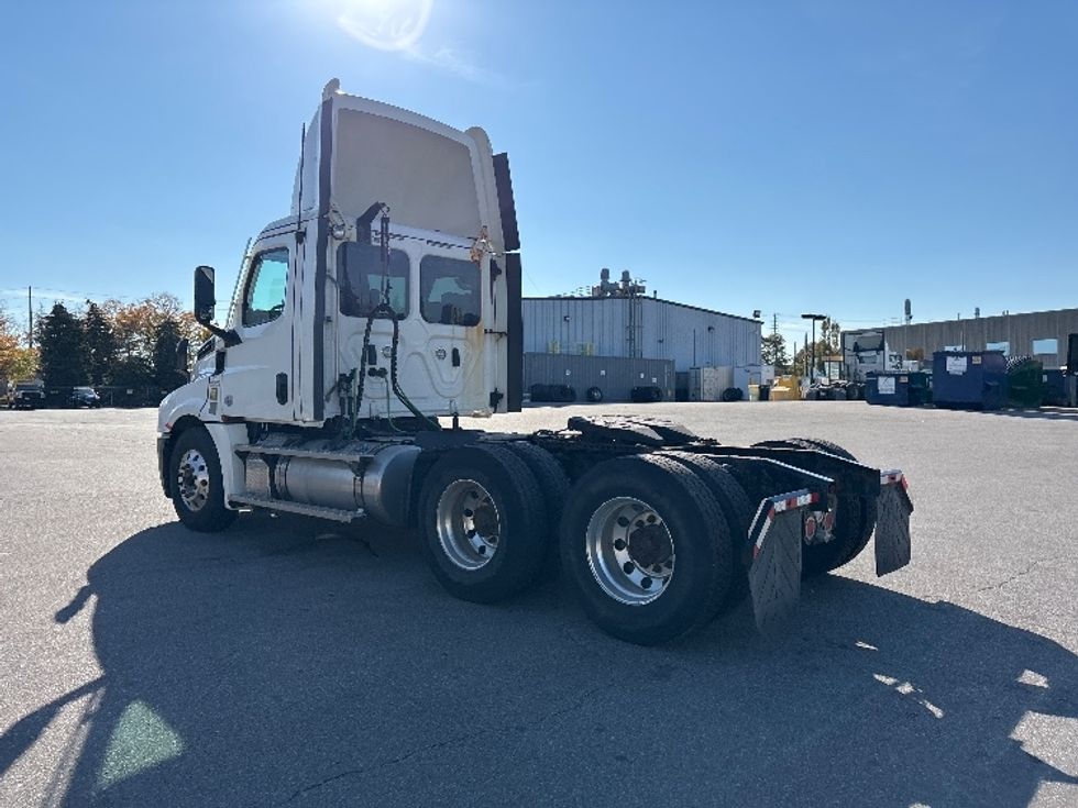 Day Cab Tractor-Heavy Duty Tractors-Freightliner-2020-T12664ST-Mississauga-ON-659,903\n\t\tkm-$ 67,500 - Image 5