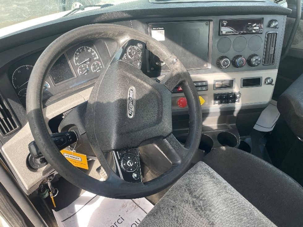 Day Cab Tractor-Heavy Duty Tractors-Freightliner-2020-T12664ST-Mississauga-ON-767,302\n\t\tkm-$ 55,500 - Image 10