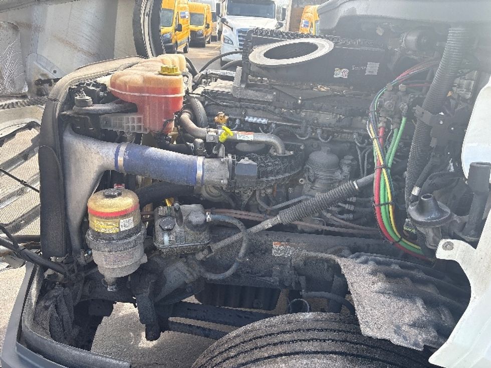 Day Cab Tractor-Heavy Duty Tractors-Freightliner-2020-T12664ST-Mississauga-ON-767,302\n\t\tkm-$ 55,500 - Image 16