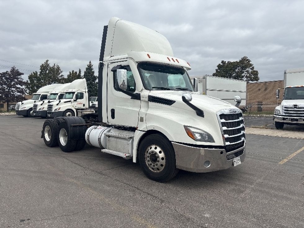 Day Cab Tractor-Heavy Duty Tractors-Freightliner-2020-T12664ST-Mississauga-ON-776,693\n\t\tkm-$ 62,500 - Image 1