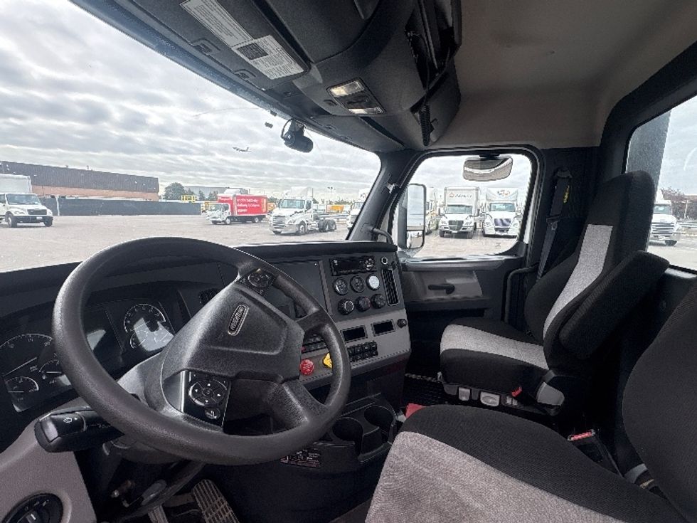 Day Cab Tractor-Heavy Duty Tractors-Freightliner-2020-T12664ST-Mississauga-ON-776,693\n\t\tkm-$ 62,500 - Image 10