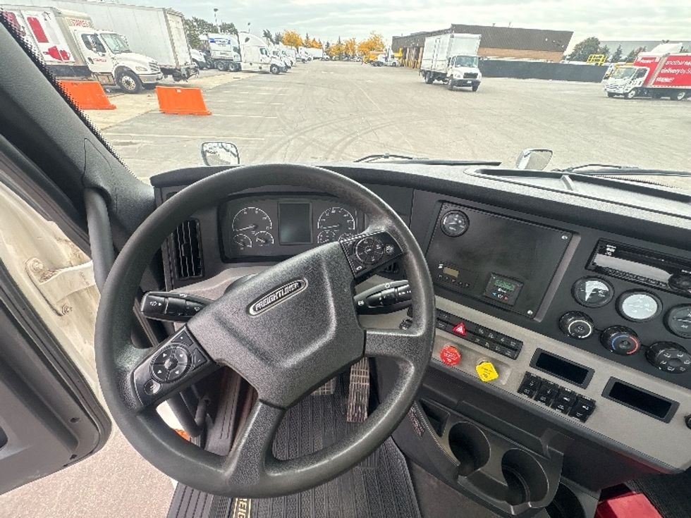 Day Cab Tractor-Heavy Duty Tractors-Freightliner-2020-T12664ST-Mississauga-ON-776,693\n\t\tkm-$ 62,500 - Image 11