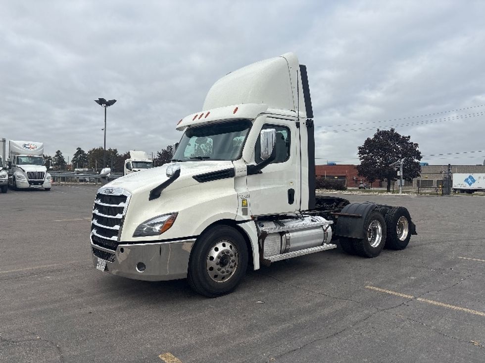 Day Cab Tractor-Heavy Duty Tractors-Freightliner-2020-T12664ST-Mississauga-ON-776,693\n\t\tkm-$ 62,500 - Image 3