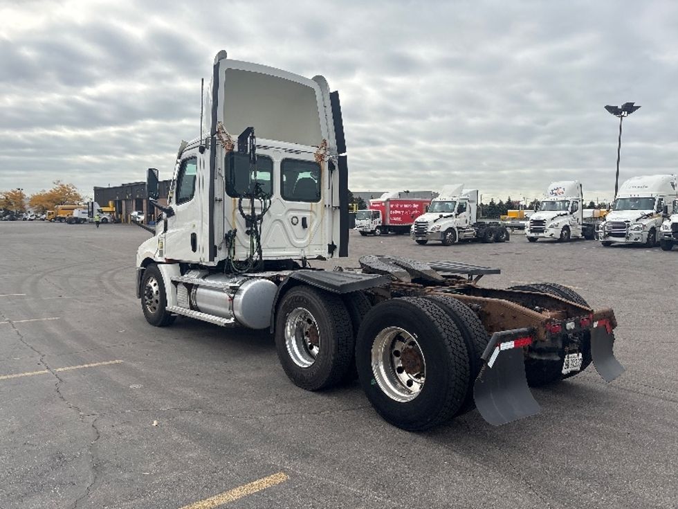 Day Cab Tractor-Heavy Duty Tractors-Freightliner-2020-T12664ST-Mississauga-ON-776,693\n\t\tkm-$ 62,500 - Image 5