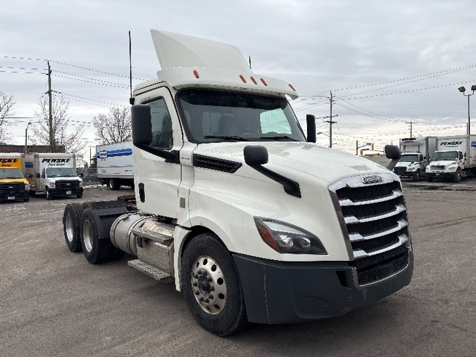 Day Cab Tractor-Heavy Duty Tractors-Freightliner-2020-T12664ST-Mississauga-ON-794,129\n\t\tkm-$ 54,250 - Image 1